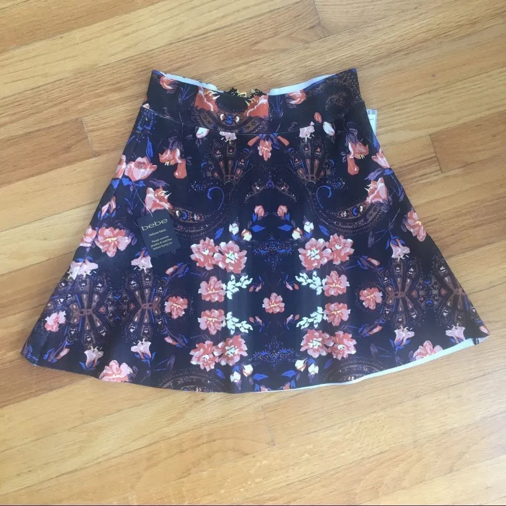 — BEBE — NWT gorgeous floral printed bandage skirt
